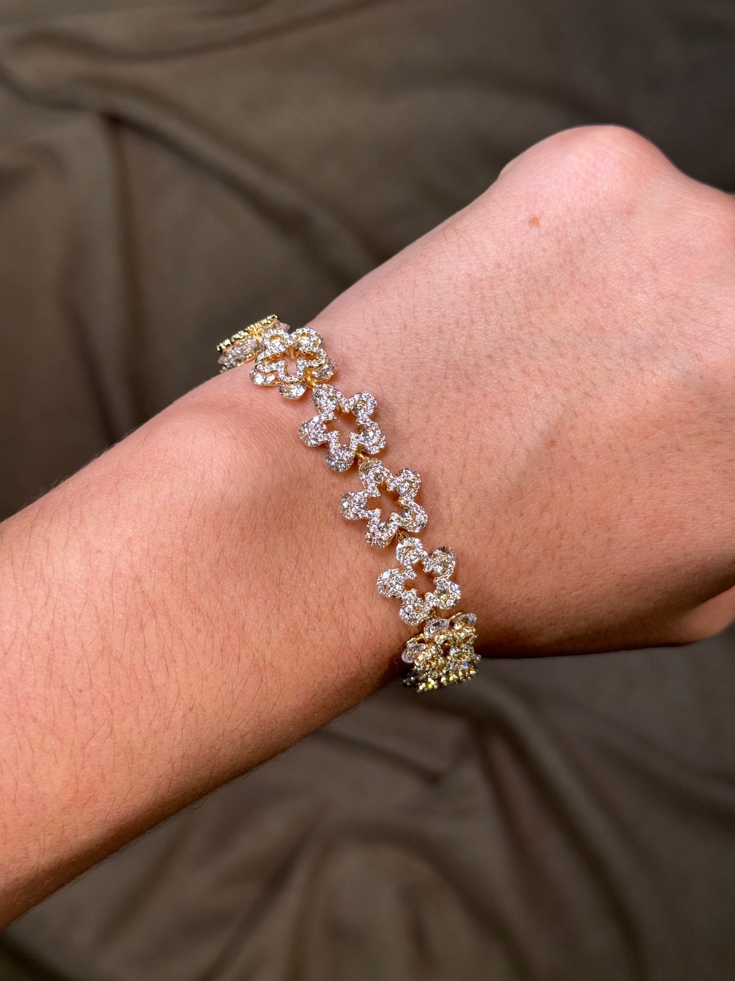 Elegant Flower Design Bracelet