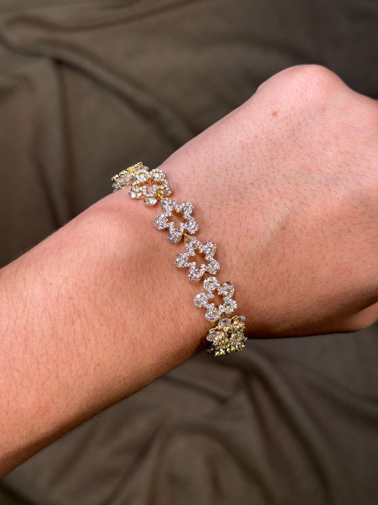 Elegant Flower Design Bracelet