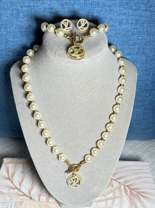 Elegant Pearl Necklace, Bracelet and earrings
