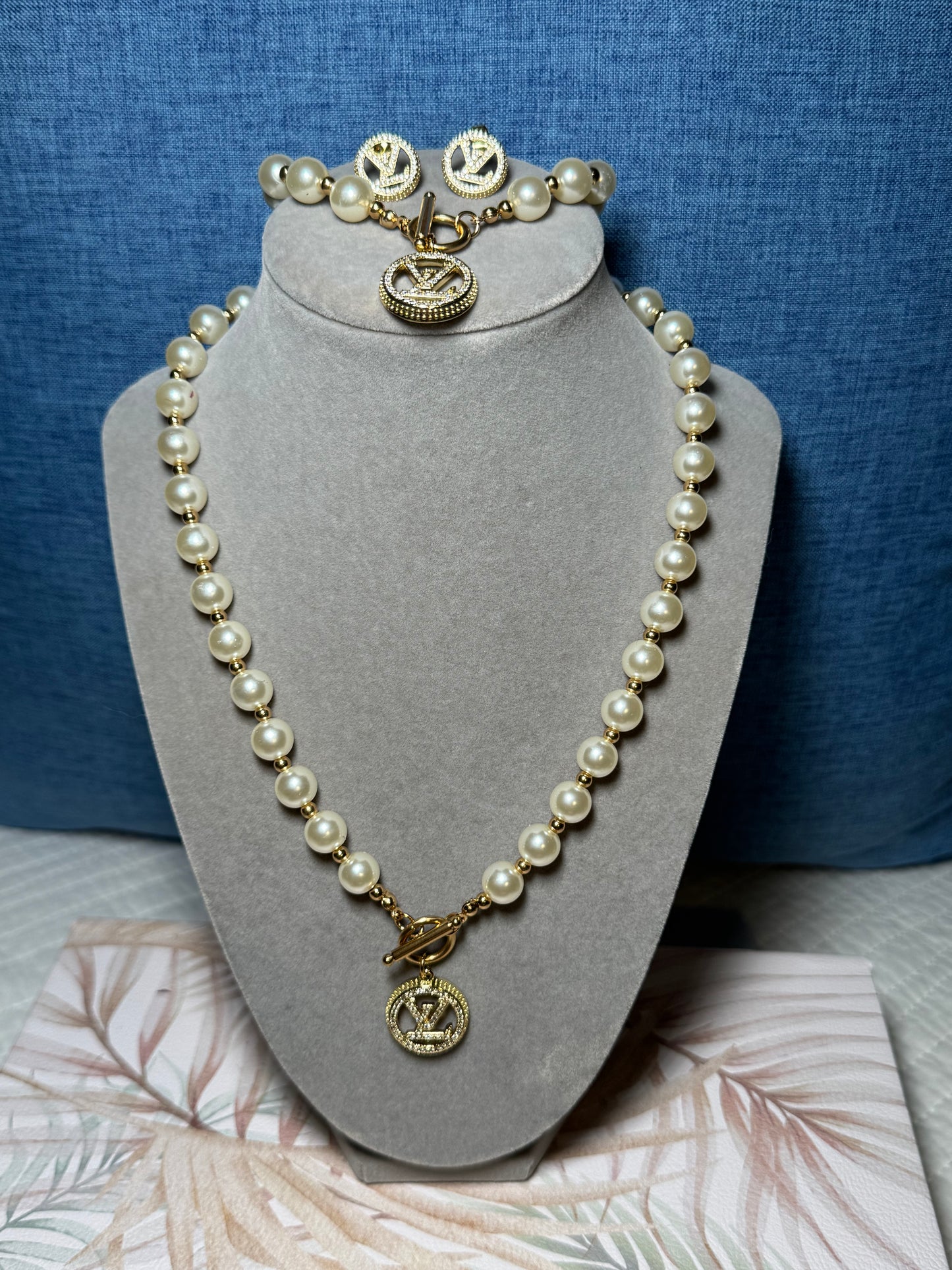 Elegant Pearl Necklace, Bracelet and earrings